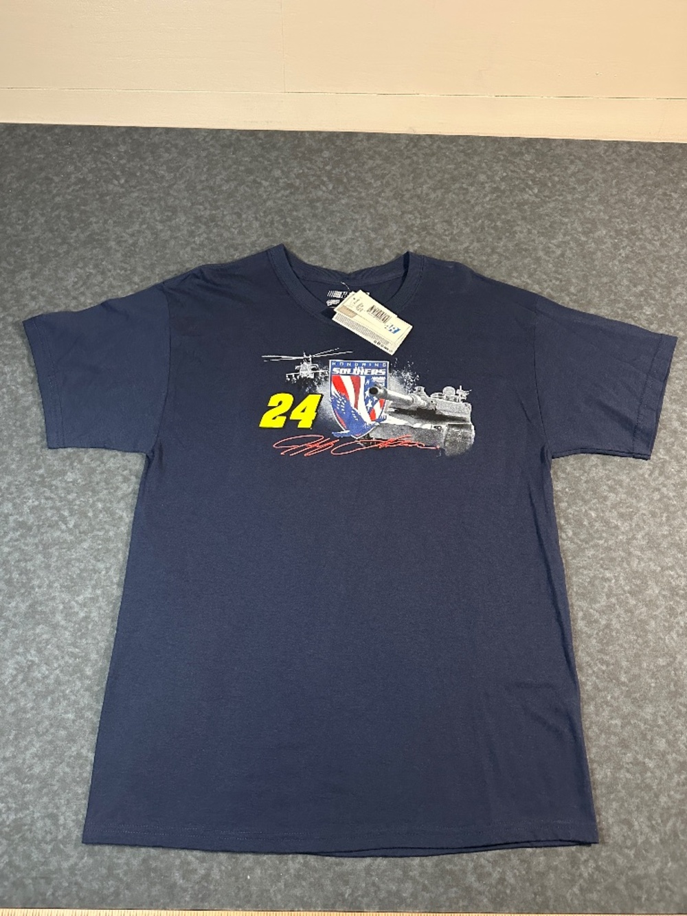 NWT NASCAR 2010 Jeff Gordon 24 DuPont Honoring Soldiers Navy Blue T Shirt Size L